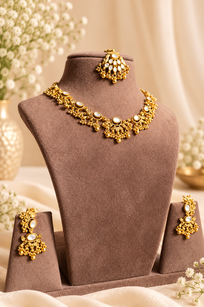 Mossainte Kundan Necklace Set