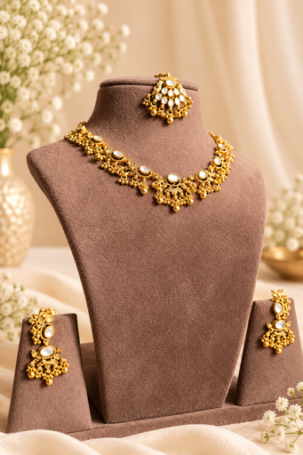 Mossainte Kundan Necklace Set